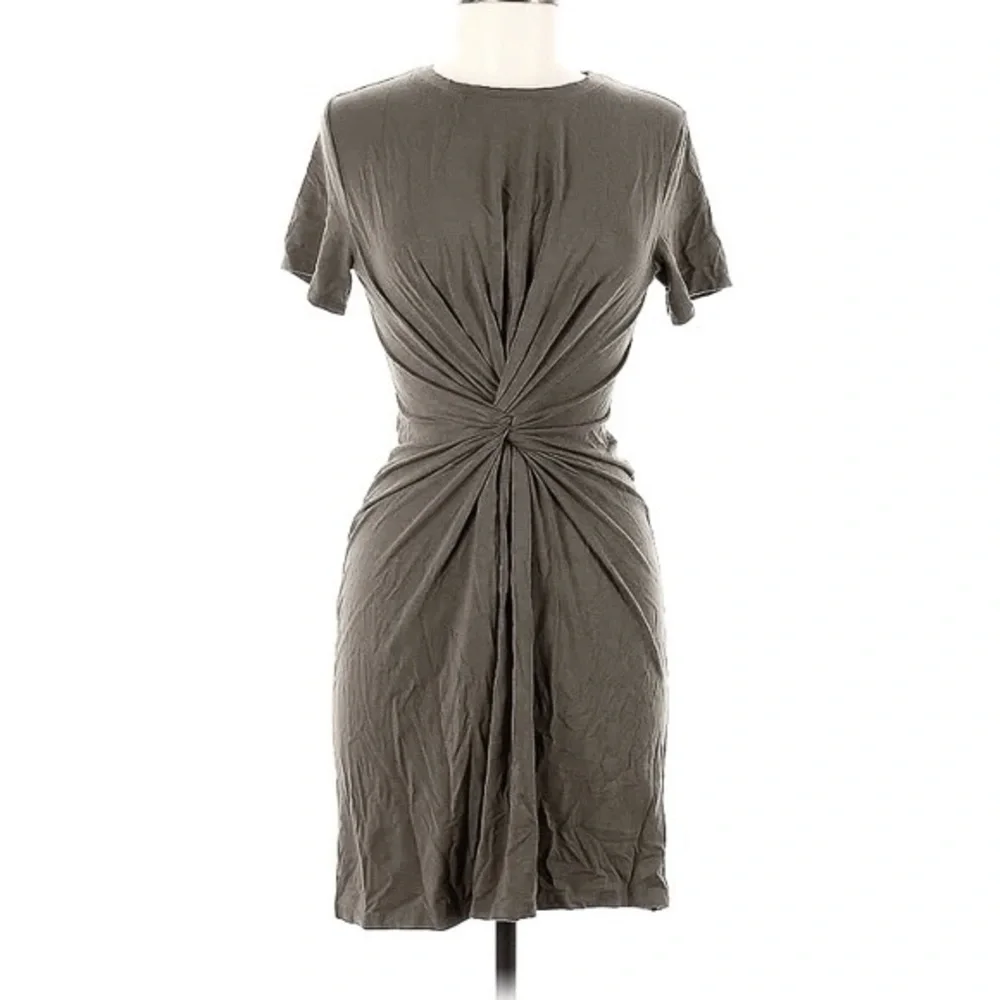 Charlotte Russe Cotton Twist Short Sleeved T-Shirt Dress in Heathered Charcoal - Picture 2 of 6